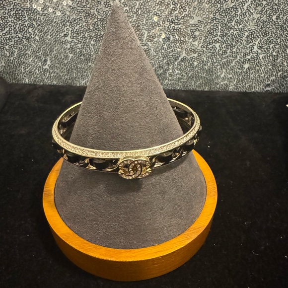 Chanel CC Elegant Black and Gold Tweed Bracelet - Picture 1 of 5